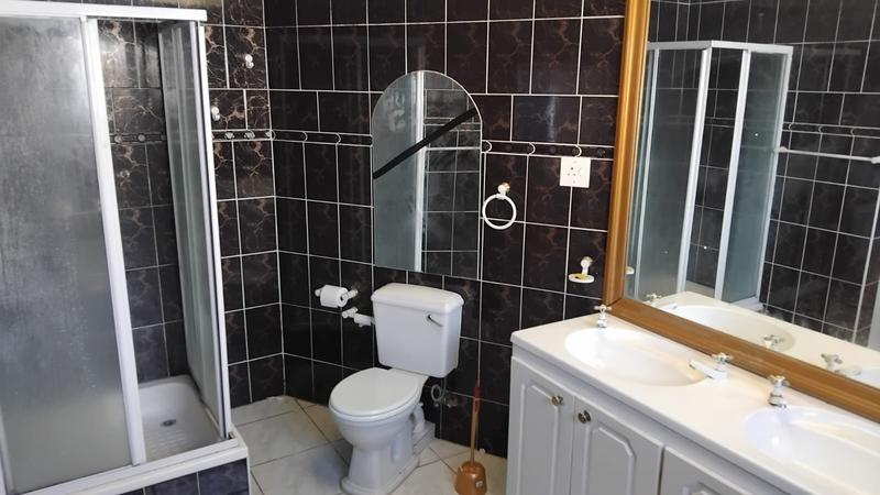 To Let 4 Bedroom Property for Rent in Southernwood Eastern Cape